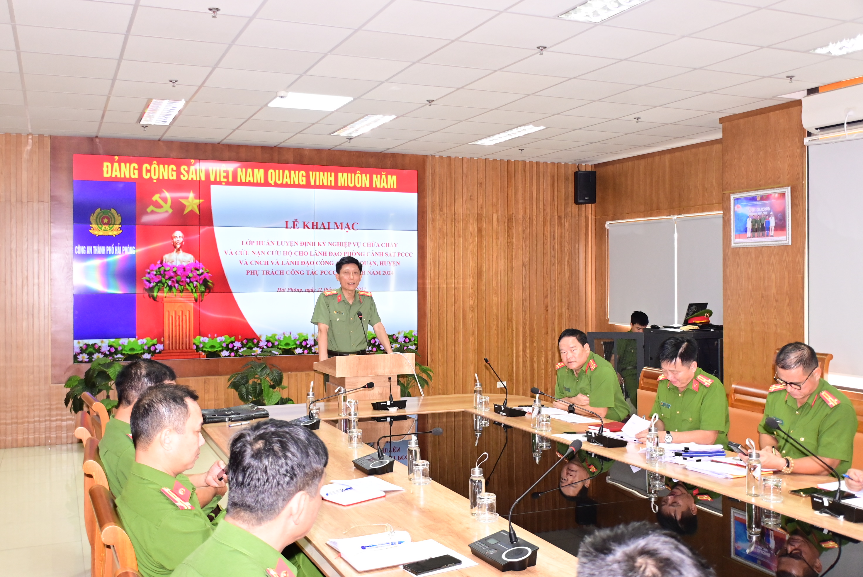 Tập huấn nghiệp vụ nâng cao năng lực chỉ huy, điều hành chữa cháy, cứu nạn, cứu hộ